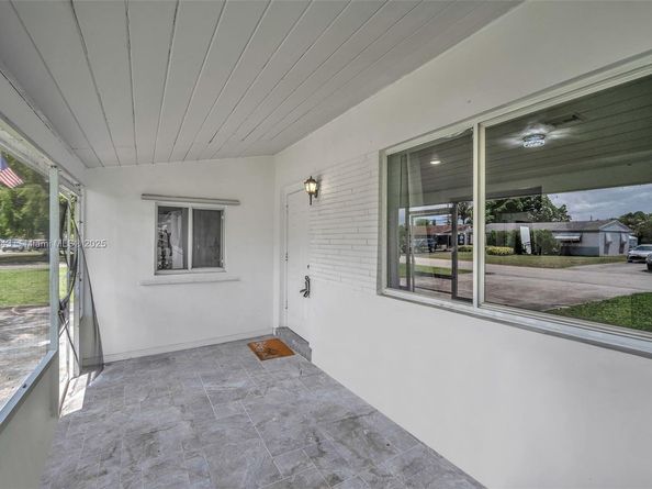 3241 SW 66th Ave, Miramar FL 33023