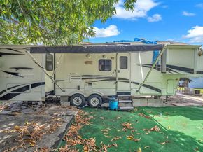 3241 SW 66th Ave, Miramar FL 33023