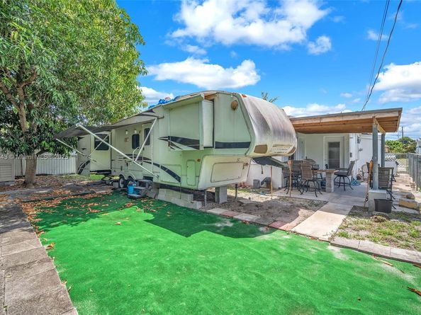 3241 SW 66th Ave, Miramar FL 33023