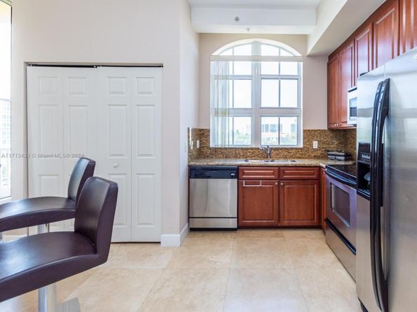 3001 NE 185th St 517, Aventura FL 33180