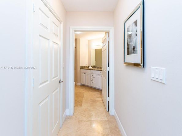 3001 NE 185th St 517, Aventura FL 33180