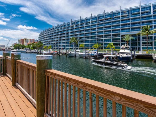 3001 NE 185th St 517, Aventura FL 33180