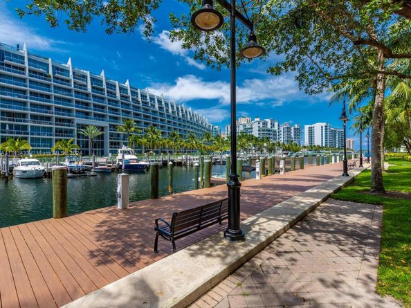 3001 NE 185th St 517, Aventura FL 33180