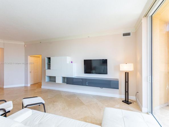 3001 NE 185th St 517, Aventura FL 33180