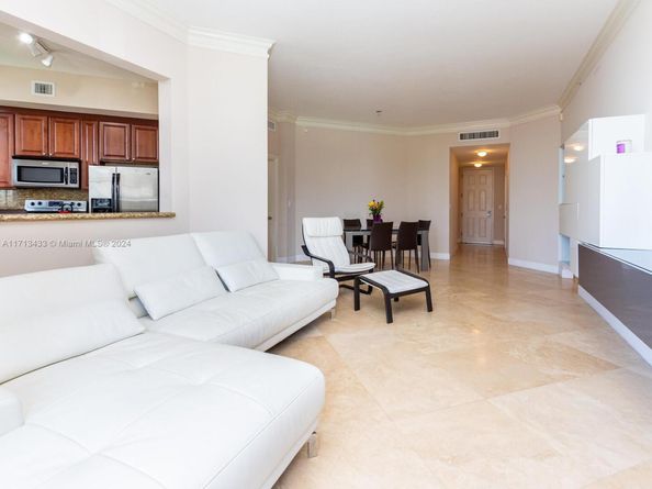3001 NE 185th St 517, Aventura FL 33180