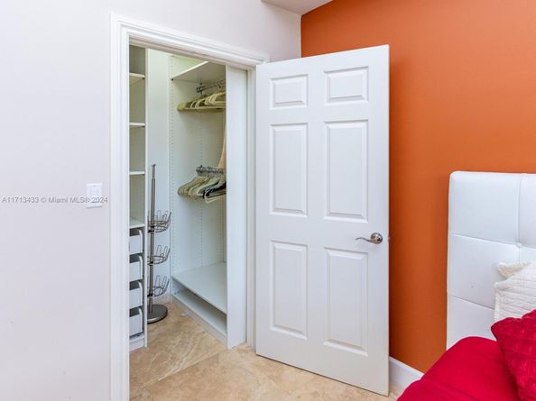 3001 NE 185th St 517, Aventura FL 33180