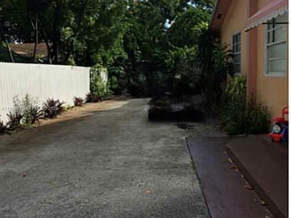 2528 SW 16th St, Miami FL 33145