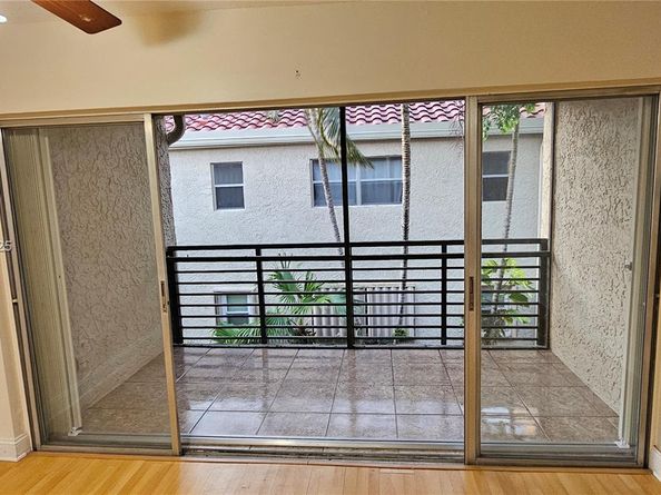 5352 NE 6th Ave G9, Oakland Park FL 33334