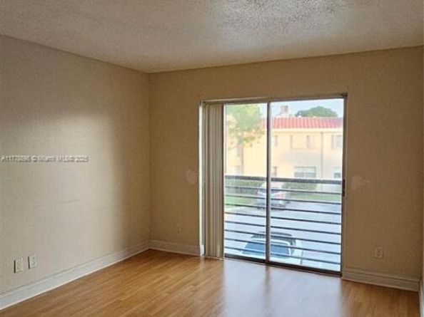 5352 NE 6th Ave G9, Oakland Park FL 33334