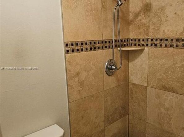 5352 NE 6th Ave G9, Oakland Park FL 33334