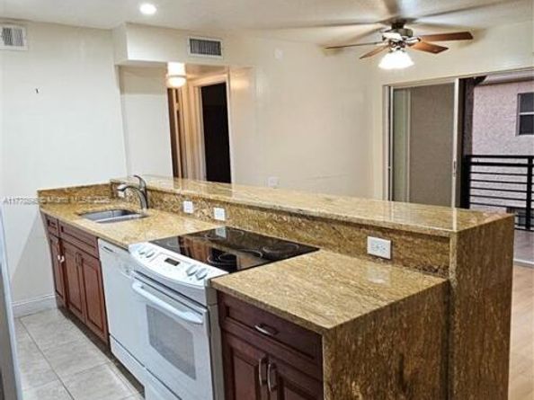 5352 NE 6th Ave G9, Oakland Park FL 33334