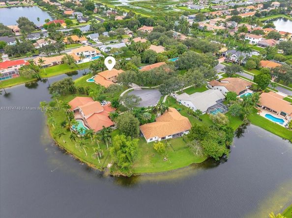 10424 SW 17th Mnr, Davie FL 33324