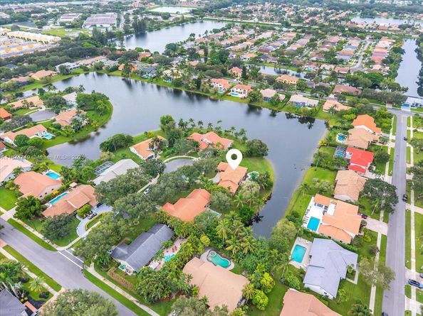 10424 SW 17th Mnr, Davie FL 33324