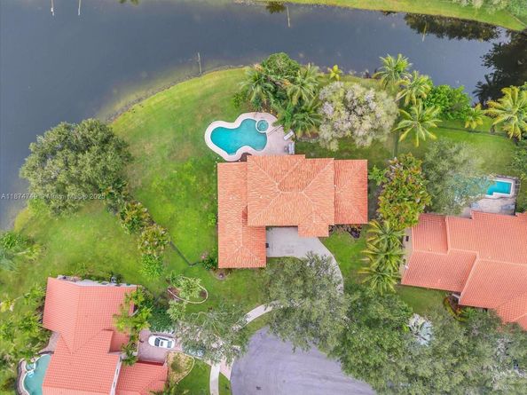 10424 SW 17th Mnr, Davie FL 33324