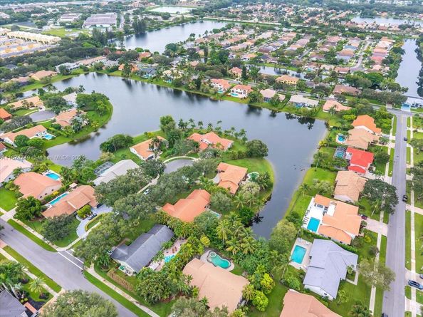10424 SW 17th Mnr, Davie FL 33324