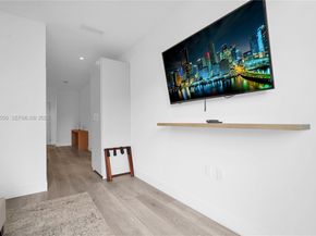 229 SW 9th St 504, Miami FL 33130