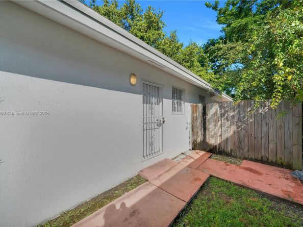285 NW 39th St, Miami FL 33127