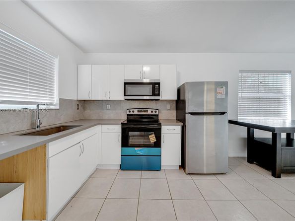 285 NW 39th St, Miami FL 33127