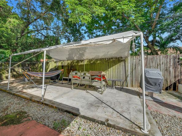 285 NW 39th St, Miami FL 33127
