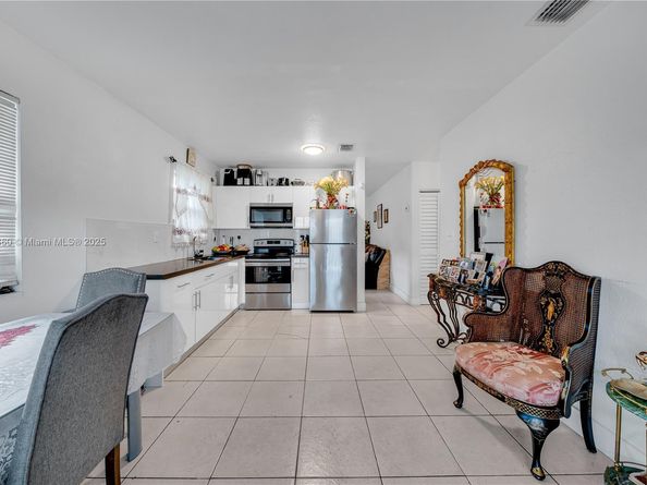 285 NW 39th St, Miami FL 33127
