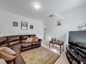 285 NW 39th St, Miami FL 33127
