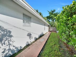 285 NW 39th St, Miami FL 33127