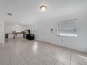 285 NW 39th St, Miami FL 33127