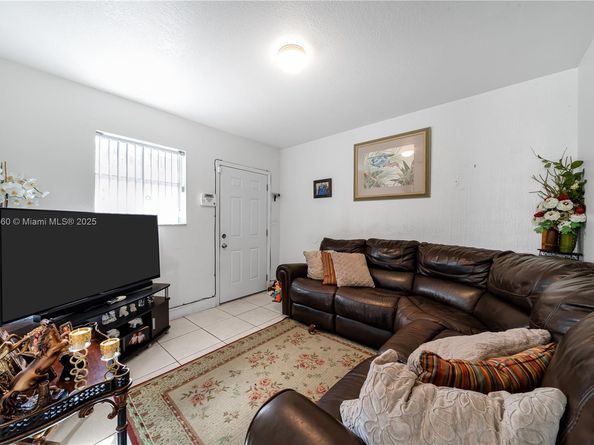 285 NW 39th St, Miami FL 33127