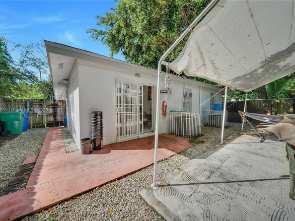 285 NW 39th St, Miami FL 33127