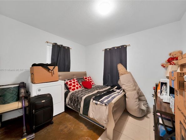 285 NW 39th St, Miami FL 33127