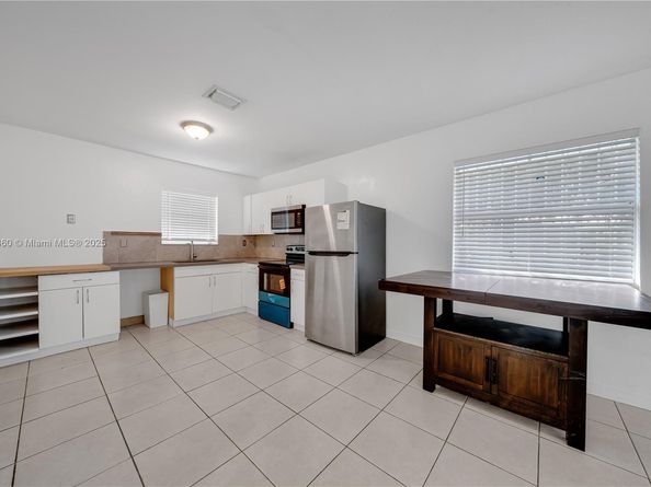 285 NW 39th St, Miami FL 33127