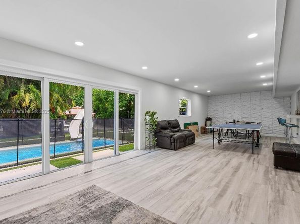 14401 SW 23rd St, Davie FL 33325