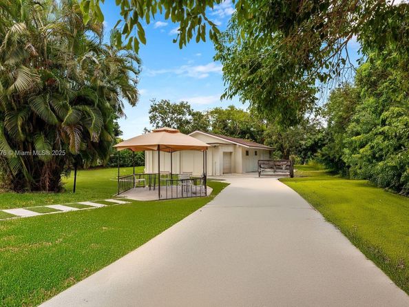 14401 SW 23rd St, Davie FL 33325