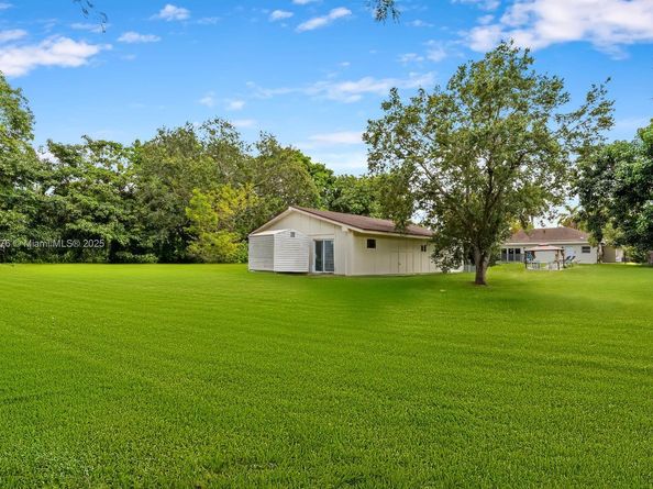 14401 SW 23rd St, Davie FL 33325