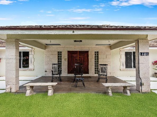 14401 SW 23rd St, Davie FL 33325