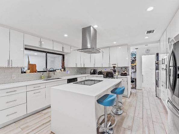 14401 SW 23rd St, Davie FL 33325