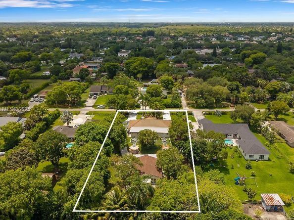 14401 SW 23rd St, Davie FL 33325