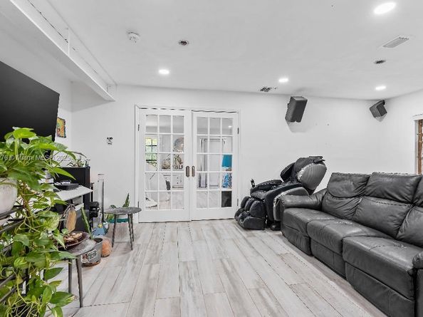 14401 SW 23rd St, Davie FL 33325