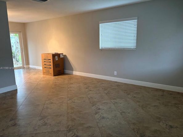 7305 NW 57th Ct, Tamarac FL 33321