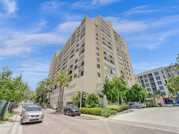 322 Buchanan St 610, Hollywood FL 33019