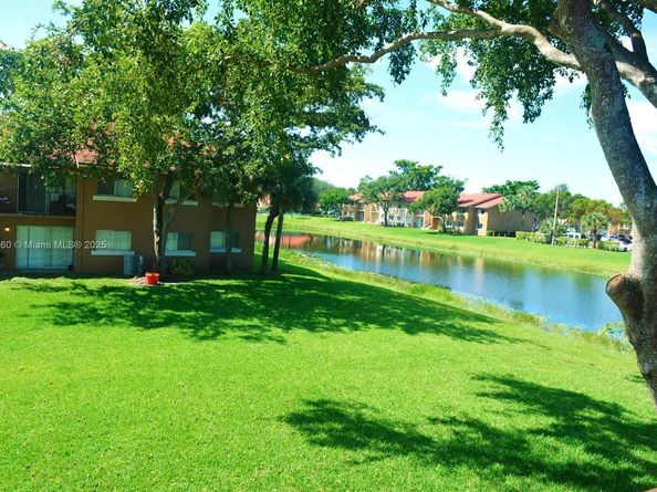 1141 Lake Victoria Dr E, West Palm Beach FL 33411