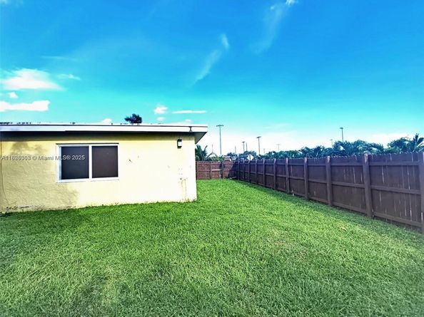 7301 SW 8th St, North Lauderdale FL 33068