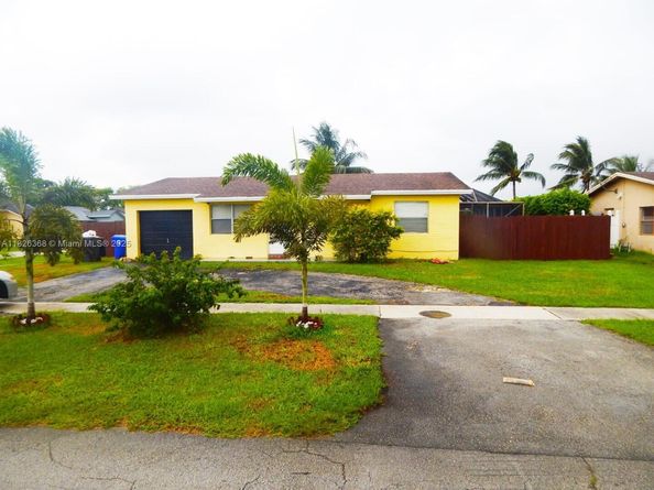7301 SW 8th St, North Lauderdale FL 33068