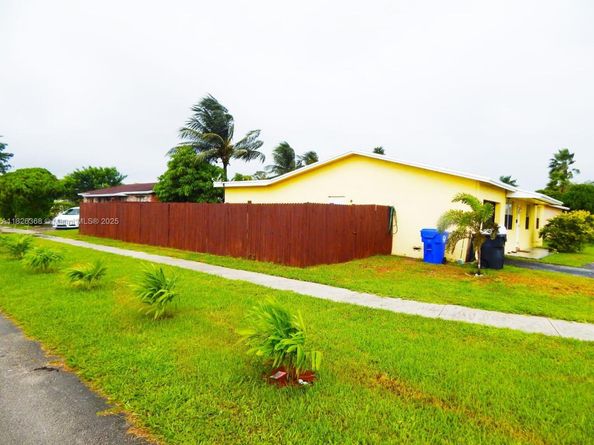 7301 SW 8th St, North Lauderdale FL 33068