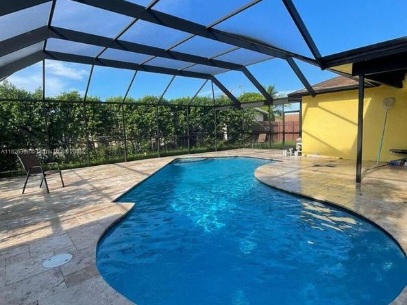 7301 SW 8th St, North Lauderdale FL 33068