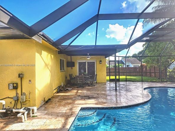 7301 SW 8th St, North Lauderdale FL 33068