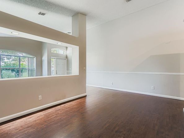 10397 SW 16th St, Pembroke Pines FL 33025