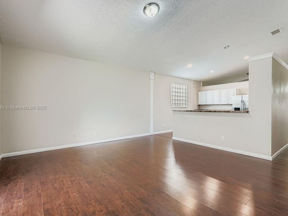10397 SW 16th St, Pembroke Pines FL 33025