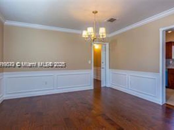 2890- 2892 S Le Jeune Rd, Coral Gables FL 33134