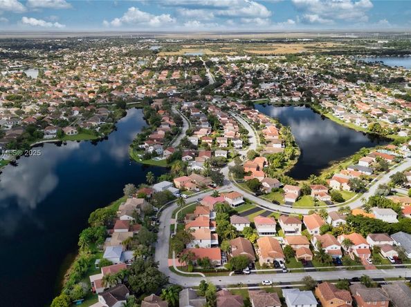 18411 NW 18th St, Pembroke Pines FL 33029